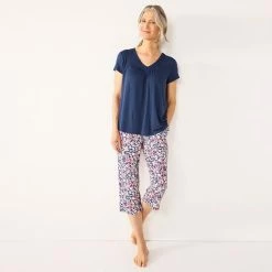 Women's Croft & Barrow® Short Sleeve Pajama Top & Capri Pajama Pants Sleep Set Dark Gray Floral