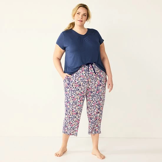 Plus Size Croft & Barrow® Short Sleeve Pajama Top & Capri Pajama Pants Sleep Set Dash Purple Geo - Image 3